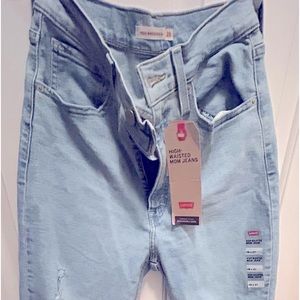 Levi’s High Waisted Mom Jeans size 28x27